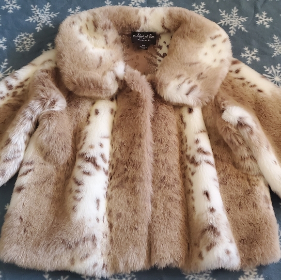 Faux fur women's coat size M made in Canada - Picture 9 of 9